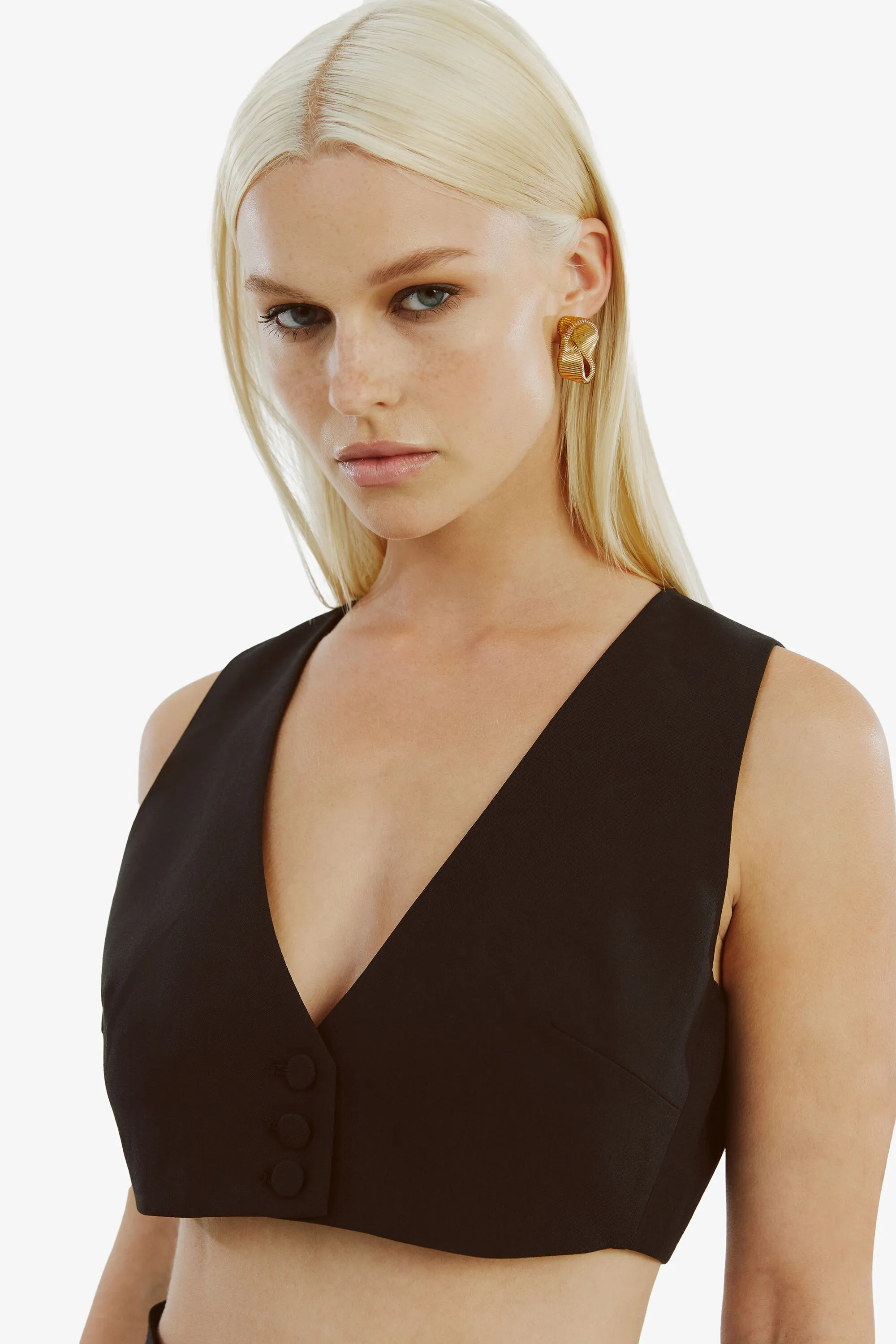 marla cropped vest in black