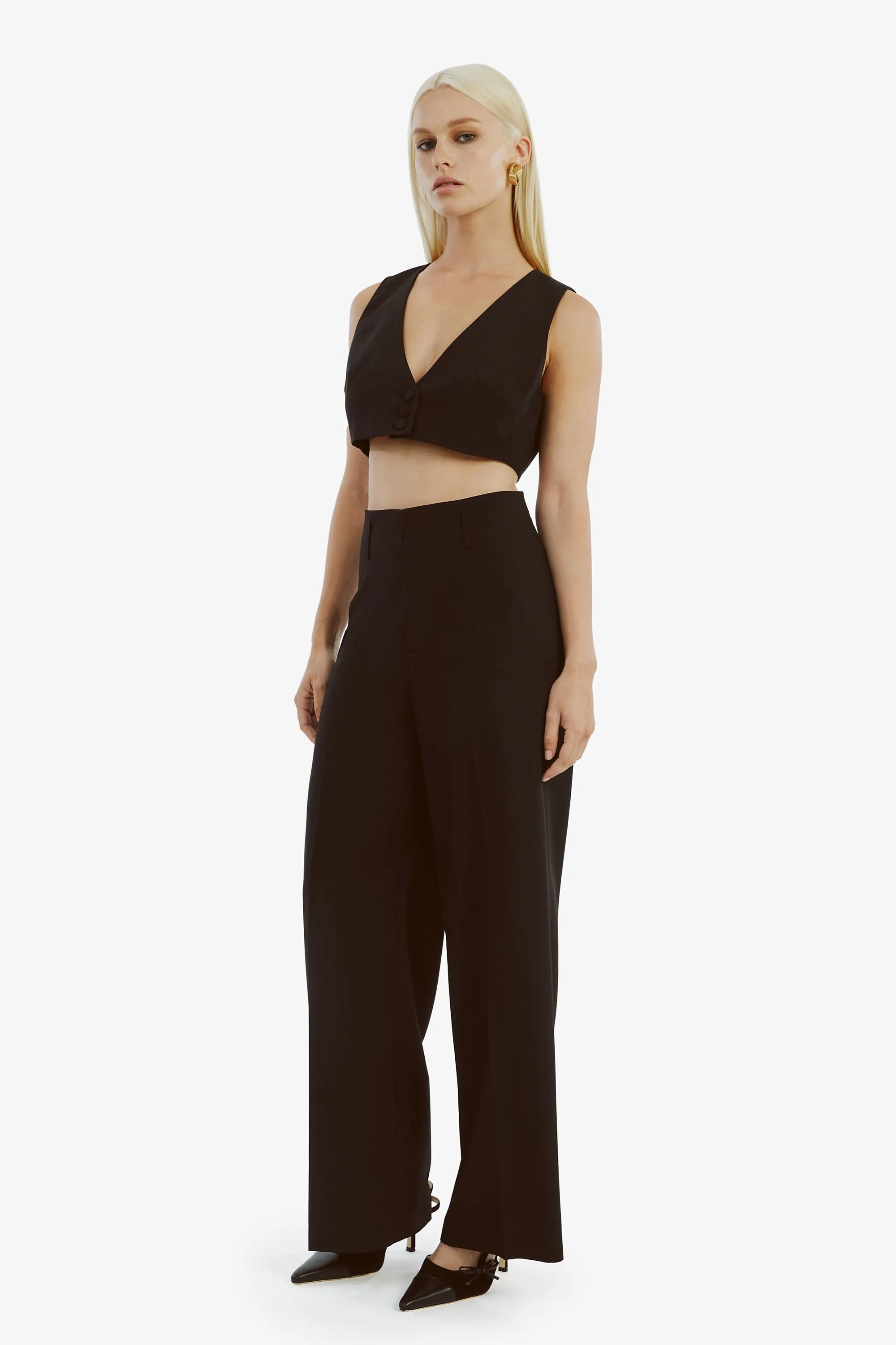 marla cropped vest in black