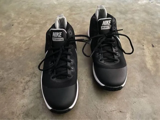 Nike air versatile