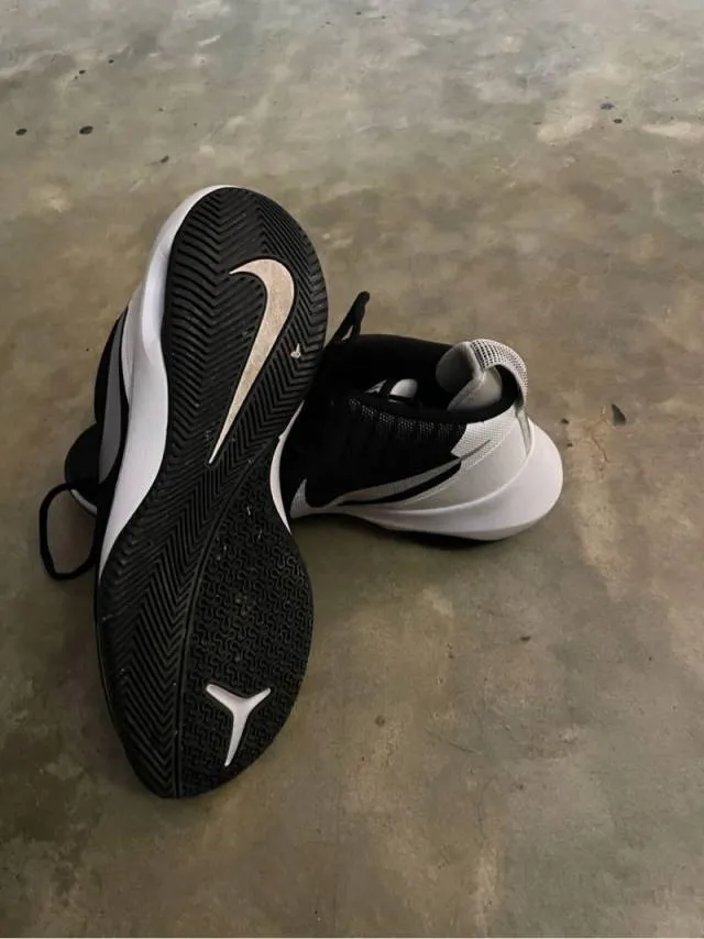 Nike air versatile