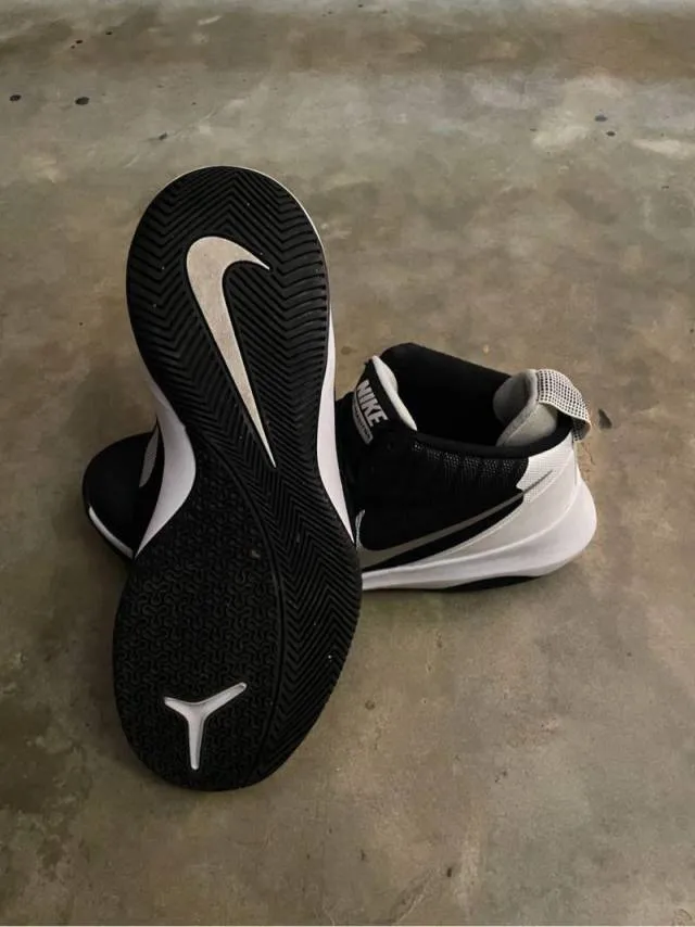 Nike air versatile